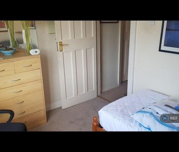 1 bedroom in a house share to rent - Photo 5