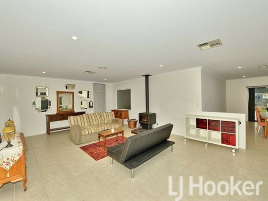 GET READY FOR SUMMER IN THIS LARGE FAMILY HOME - Photo 1