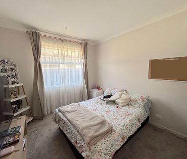 A modern home with central heating - Photo 6