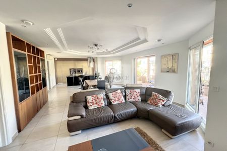 NICE GARIBALDI - PENTHOUSE - TERRASSE A LOUER T5 MEUBLE GARAGE - Photo 2