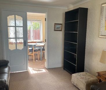 2 bedroom flat to rent - Photo 2