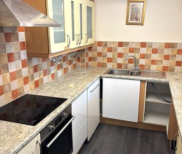£1,100 PCM, Two Bedroom Second Floor Apartment with Allocated Parki... - Photo 3
