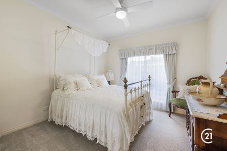 Central Perfection! Incl. Fridge, Washing Machine and Clothes Dryer. - Photo 3
