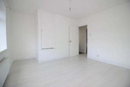 2 bedroom semi-detached house to rent - Photo 4