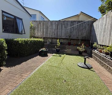 Easy Living - Convenient Location - Photo 4