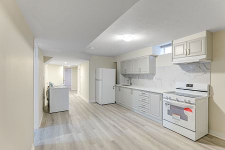 For Lease - 6 Northrop BSMT Avenue, Clarington, Ontario - Photo 4