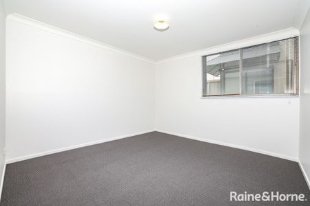 freshly renovated- Available 13.10.25 - Photo 2