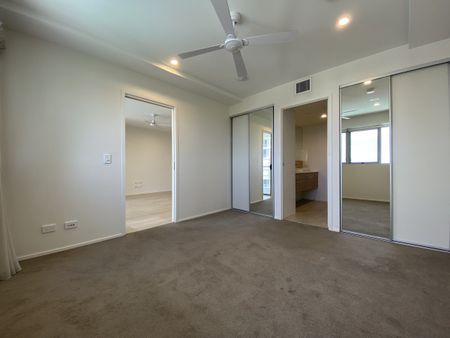Stunning Waterfront Living in Anchorage Apartments – Hope Island - Photo 5