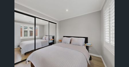 Elegant Family Living with High-End Finishes. - Photo 4