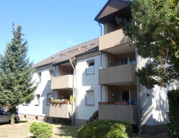 Ideale Dachgeschoss-Wohnung mit Balkon / WBS erforderlich - Photo 1