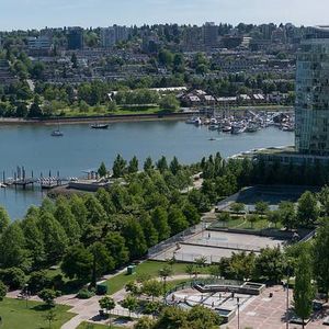 3 bedrooms furnished apartment in yaletown with ocean view - Photo 2