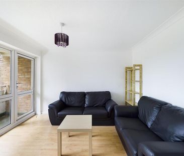 4 bedroom flat to rent - Photo 1