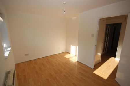 1 bedroom Terraced House to let - Photo 3