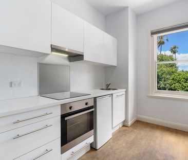 STYLISH APARTMENT IN THE HEART OF MOSMAN VILLAGE - Photo 3