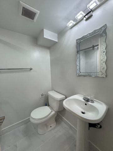 For Lease - 2042 Constance Drive, Oakville, Ontario - Photo 2