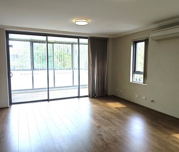 Welcome to This Light-Filled Top-Floor Unit, Set in a Boutique Bloc... - Photo 4