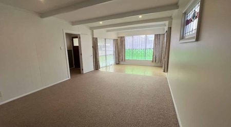 Character family home in Aramoho - Photo 2