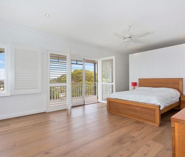 Spacious 5-Bedroom Family Home with Ocean Views and Spa - Photo 4