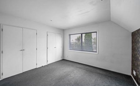 Low maintenance on the city fringe - Photo 5