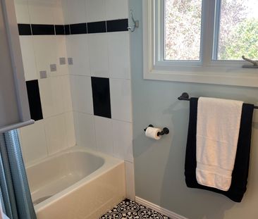 For Lease - 828 Eastvale Drive, Beacon Hill North - South and Area, Ontario - Photo 3
