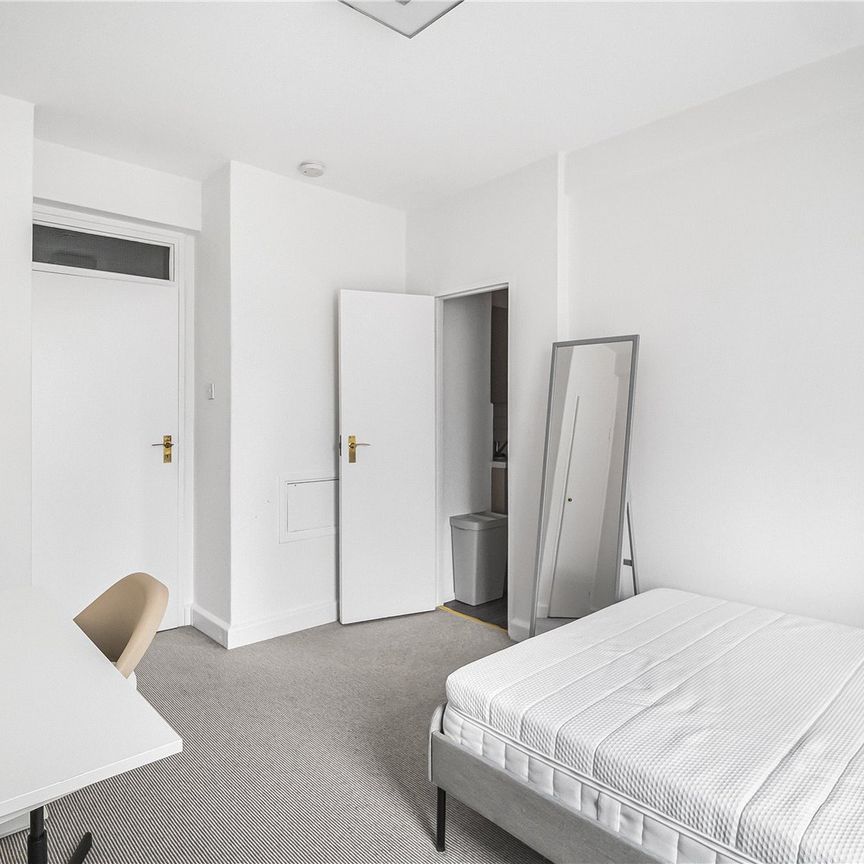 Charterhouse Square, London, EC1M 6EY - Photo 1