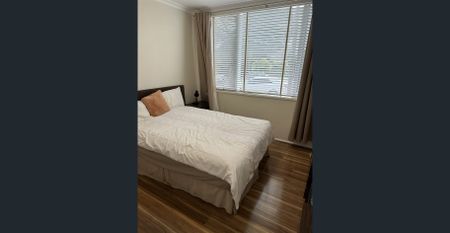 Fully Furnished Excellent 1 Bedroom Flat Min 3 months tenancy - Photo 2