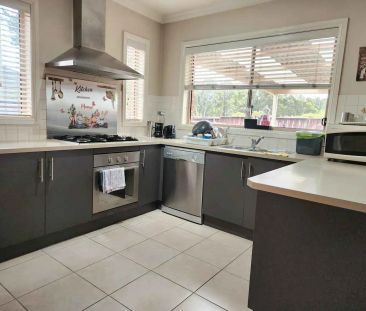 “Family-Friendly Modern Townhouse in the Heart of Blacktown!” - Photo 3