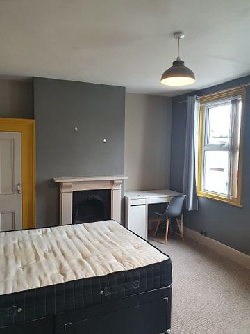 4 bedroom house - Photo 5