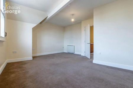 2 bedroom flat to rent - Photo 4