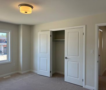 For Lease - 3047 Sandy Acres Avenue, Severn, Ontario - Photo 3