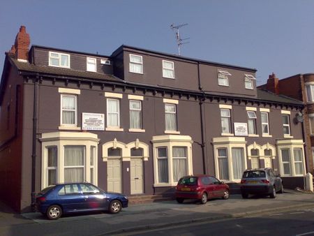 21 Bed Student House Blackpool - Photo 2