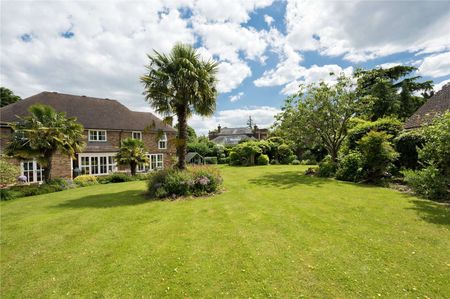 A beautifully presented family home situated in a highly desirable private road, set in the most immaculate landscaped gardens. - Photo 5