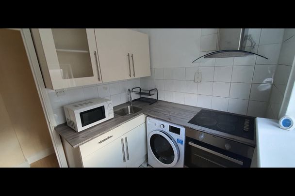 Room in a Shared Flat, London, SE8 - Photo 1