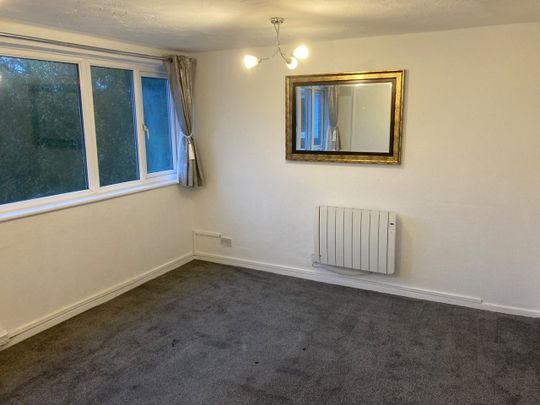 2 Bed Flat, Greendale Road, CV5 - Photo 1