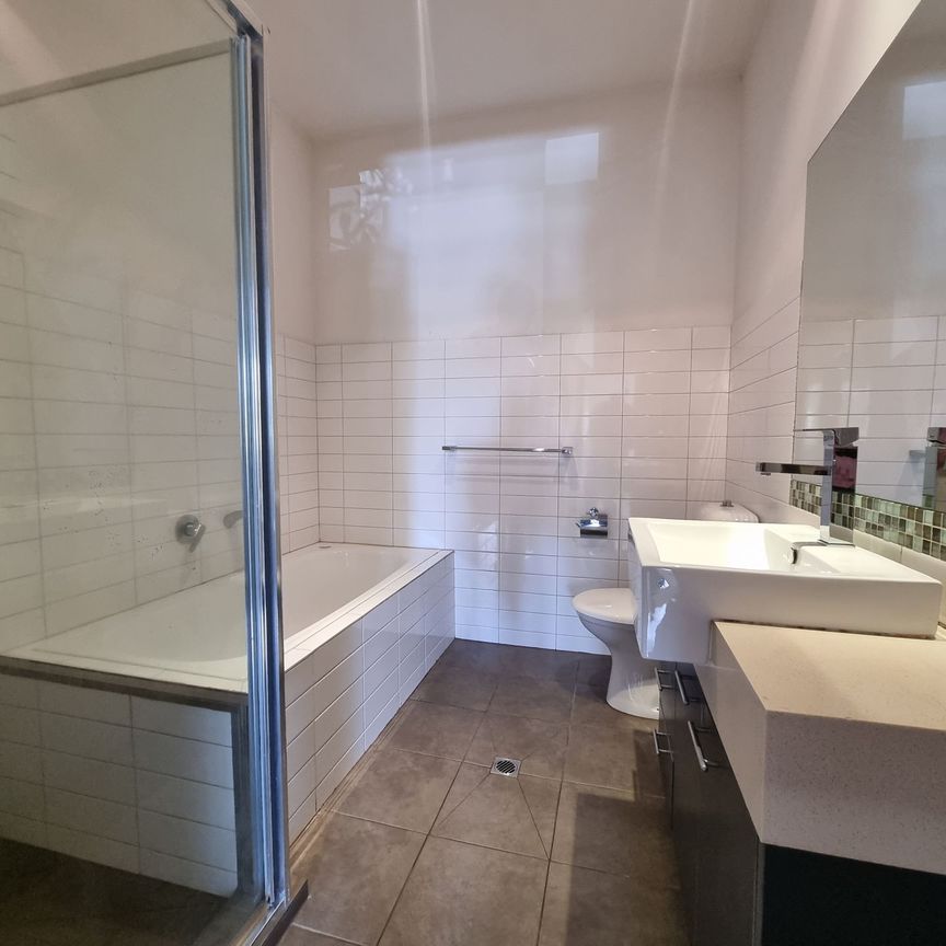 2 Bedroom Apartment - Situated Close to Monash University & Monash Medical Centre - Photo 1