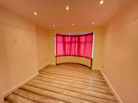 3 bedroom semi-detached house to rent - Photo 3