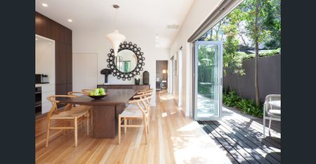 Stylish One-Bedroom Townhouse with Private Garden and Parking in North Sydney - $1,200/week fully furnished - Photo 4