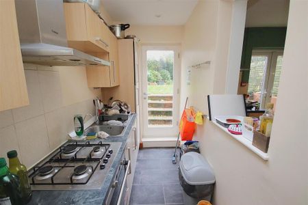 1 bedroom in a house share to rent - Photo 5