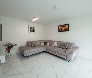 4 bedroom detached house to rent - Photo 2