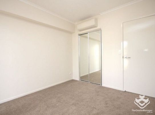 Modern & Spacious Two-Bedroom Apartment in Mount Gravatt East - Photo 1