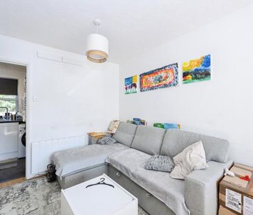 2 bedroom house to rent Kings Mead, South Nutfield, Redhill, RH1 - Photo 5