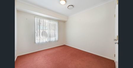 Quiet Gated complex located in prime position - Photo 5