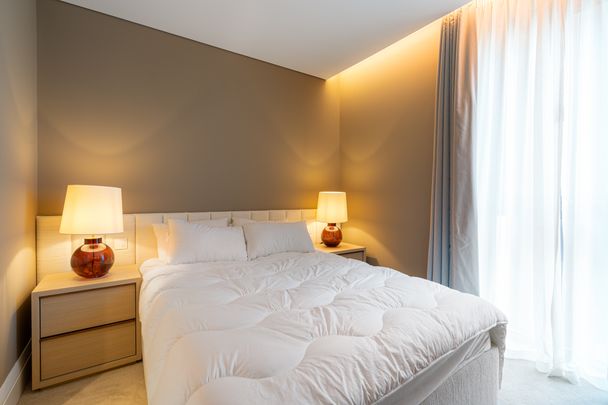 Beautifully finished 2 bedroom apartment in Holland Park - Photo 1