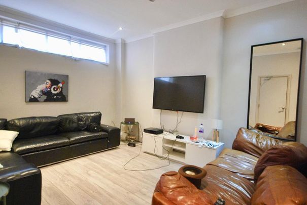 5 bedroom terraced house to rent - Photo 1