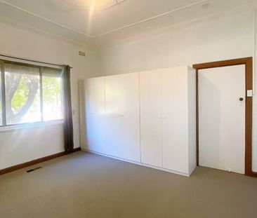 Convenience in a highly-prized Prospect Hill precinct - Photo 1