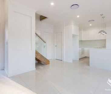 $700pw till 18th June 2025 - LUXURY TOWNHOUSE in great condition - Photo 6