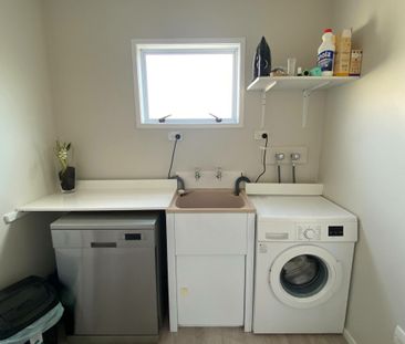 Funky Leigh Apartment - Photo 6