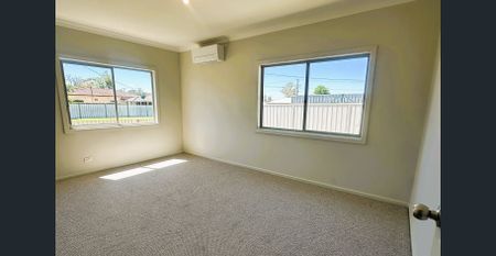 Charming 3-Bedroom Cottage for Rent - Photo 5