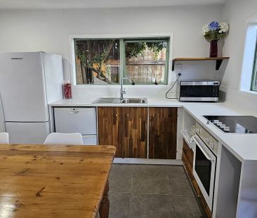 Fully Furnished and Renovated 2 Bed Flat - Photo 5