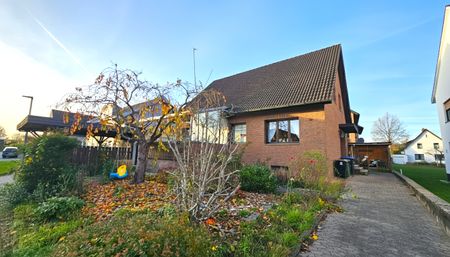 3-Zimmer-Erdgeschosswohnung, Terrasse, Garten, 2 Carports, Garage - Photo 4